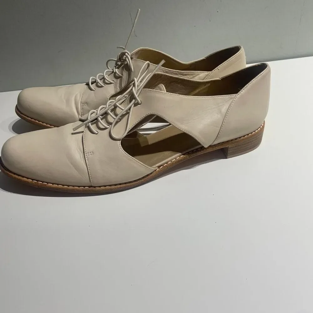 Stuart Weitzman Ivory Leather Manoman Oxford. lace Up Heeled Shoes Loafers